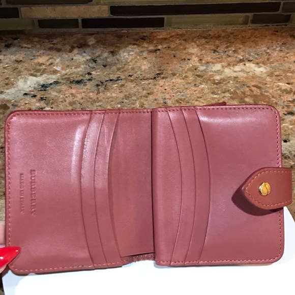 Burberry Signature Nova Check Bifold Wallet ๐๐ฅ - Picture 6 of 17